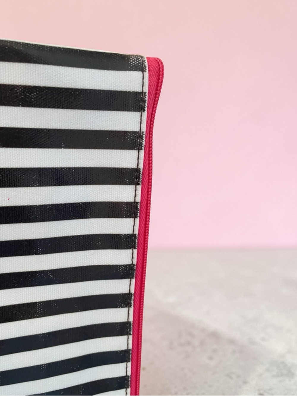 Henri Bendel Bikini Wet Bag Beach Pouch Pink Trim Zip Clutch - Picture 2 of 8